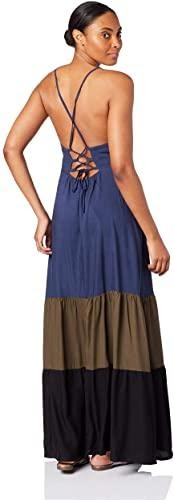 Mulher utilizando vestido casual longo 3 cores da Mercatto.