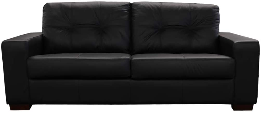 Sofá preto de couro com capacidade para até três pessoas.