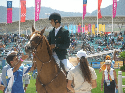 Cavaleiro Rodrigo Pessoa montado no cavalo Baloubet Du Route, que lhe garantiu o ouro nas Olimpíadas de Atenas 2004 na modalidade de salto.