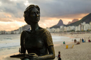 Estátua da Clarice Lispector no Rio de Janeiro.