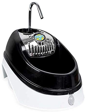 Bebedouro eletrônico para gatos da cor preta.