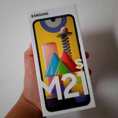 Caixa do celular galaxy m21s da marca Samsung.