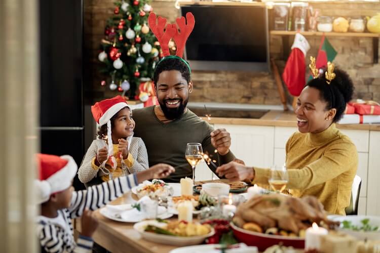 Família jantando no natal
