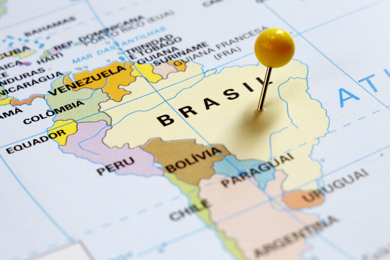 Imagem de um mapa com foco no Brasil.