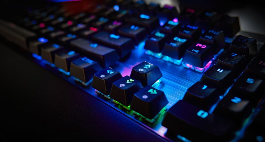 Imagem mostra um teclado para computador.